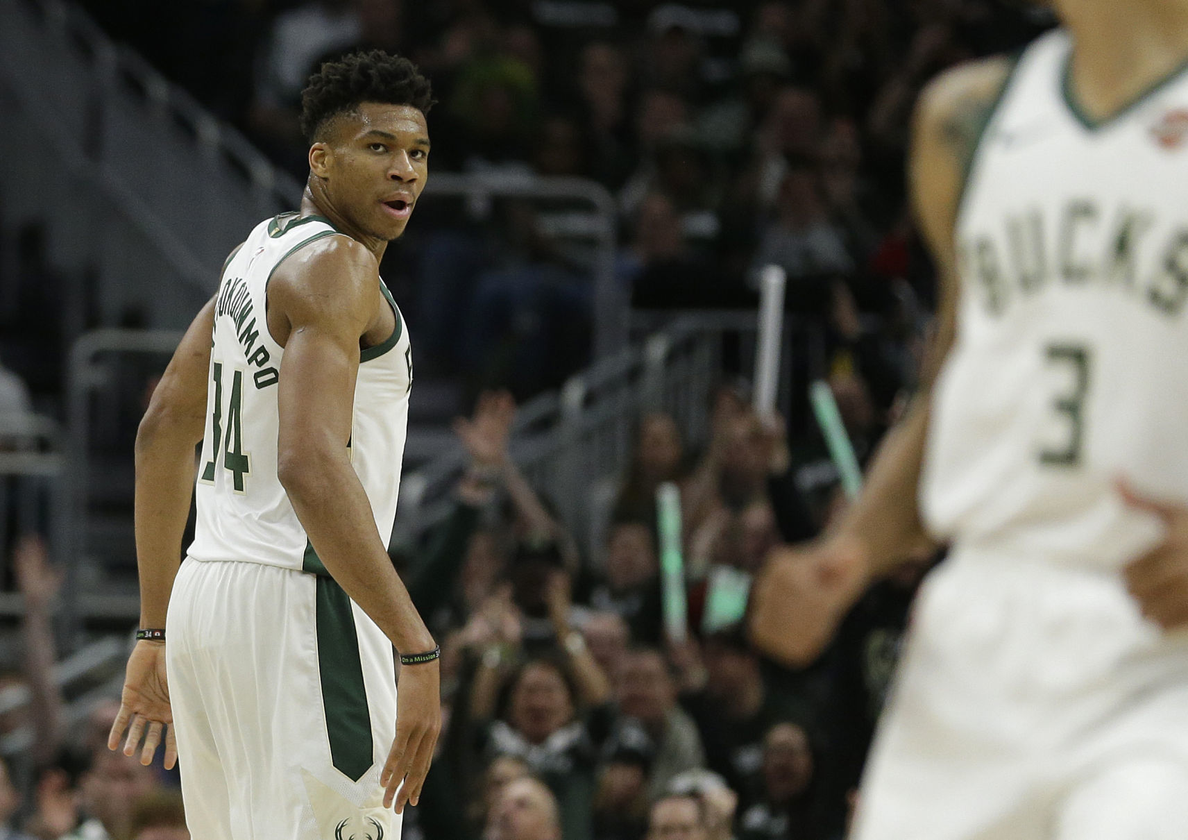 Bucks 121, Pistons 86